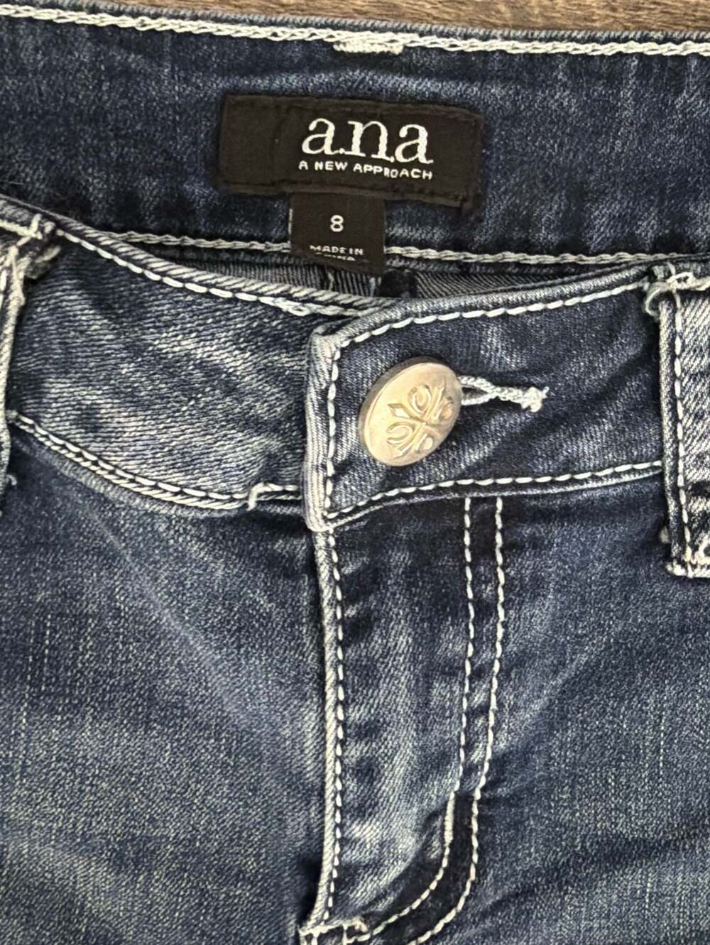 a.n.a Women's Denim Bermuda Shorts Size 8 Stars & Stripes Embroidered Pockets - Picture 3 of 3